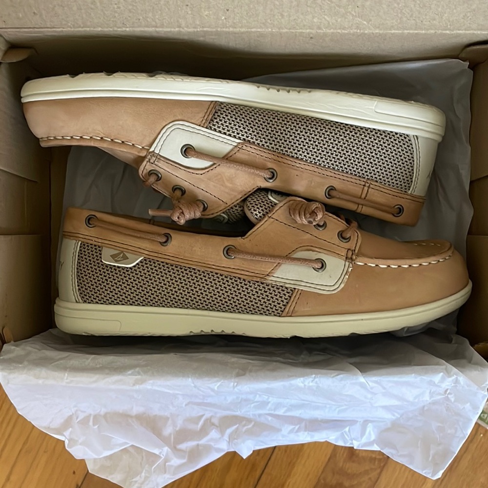 Brand new in box sperry shoresider size 5 Linen